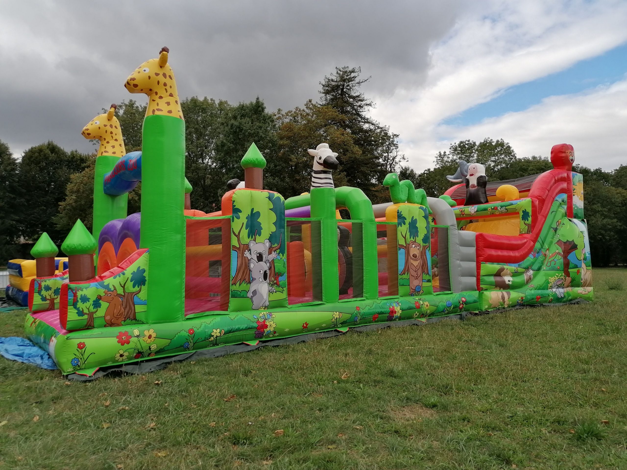 PARCOURS GONFLABLE ZOO